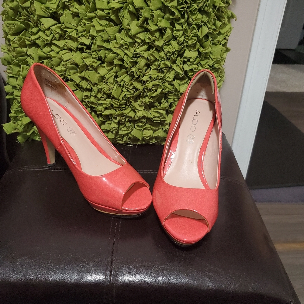 Shoes - Picture 5 of 7